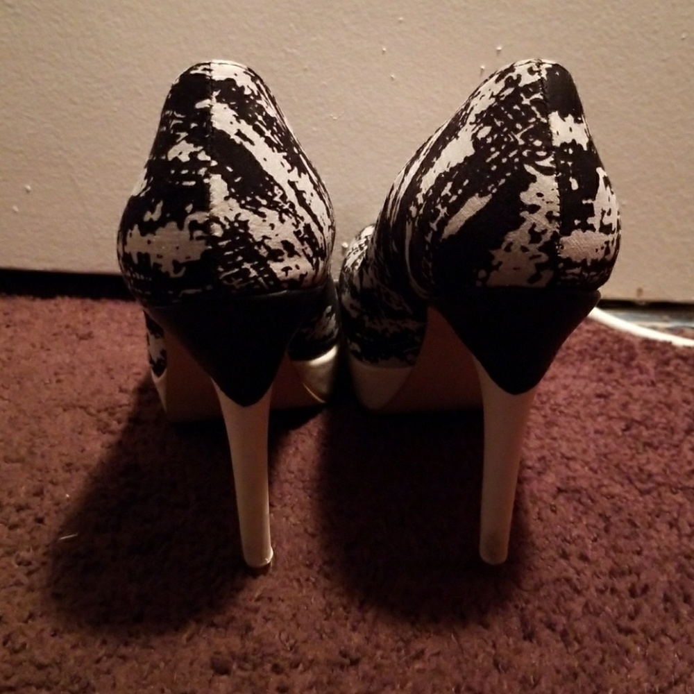 Pumps - Picture 3 of 4